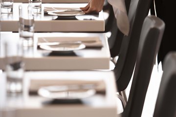 Setting table Setting table