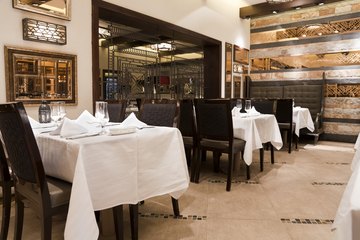 Event venues specializing in large events require food and beverage coordinators. Event venues specializing in large events require food and beverage coordinators.