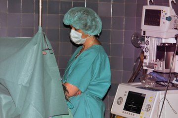A PACU nurse should be trained in cardiac life support. A PACU nurse should be trained in cardiac life support.