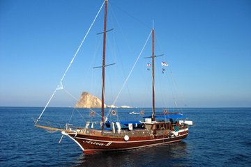 Crewmates are needed on large personal yachts every season of the year across the globe. Crewmates are needed on large personal yachts every season of the year across the globe.