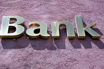 Documentation officers also work in financial institutions, banks and mortgage companies. Documentation officers also work in financial institutions, banks and mortgage companies.