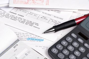The earnings for an underwriting assistant in 2010 ranged between $29,203 and $55,475. The earnings for an underwriting assistant in 2010 ranged between $29,203 and $55,475.