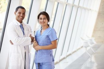 If the employee is a technician or doctor, he must wear the appropriate medical coat or scrubs. If the employee is a technician or doctor, he must wear the appropriate medical coat or scrubs.