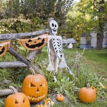 Easy Ways to Decorate for Halloween Outside | Home Guides | SF Gate