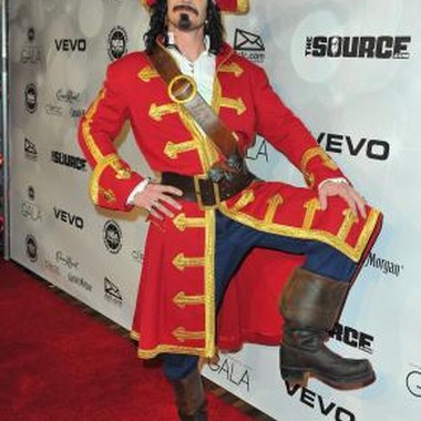 Alberto E. Rodriguez/Getty Images Entertainment/Getty Images Welcome your guests in costume as the Captain.