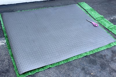 Trim the artificial grass