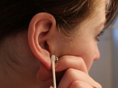 How to Clean an Ear Piercing