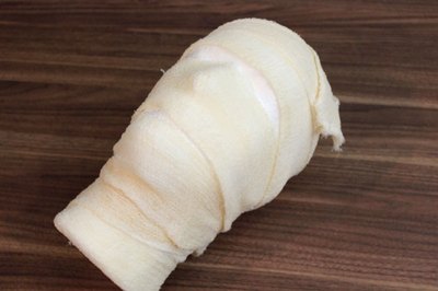 Wrap the bandage around the head