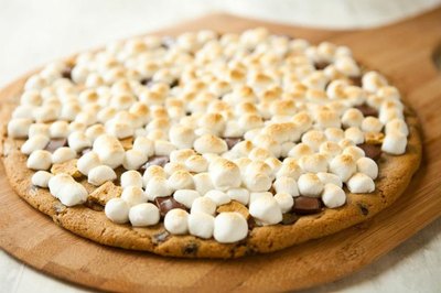 A pizza and a dessert? Score!