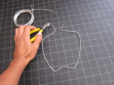 Create wire horn shape.