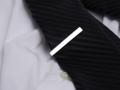 How to Properly Wear a Tie Clip