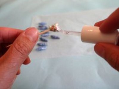 Glazing beads is simple.