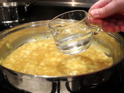 How to Make Curry Sauce From Curry Powder