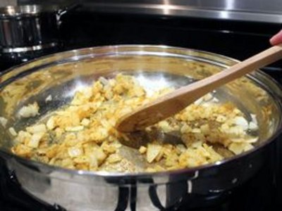 How to Make Curry Sauce From Curry Powder