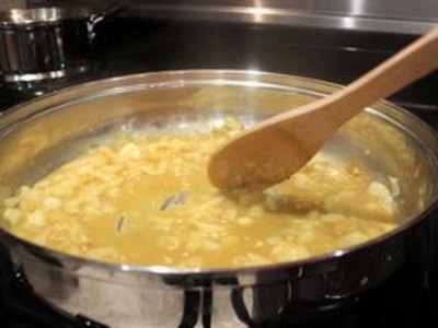 How to Make Curry Sauce From Curry Powder