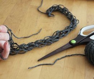 Weaving additional chains.