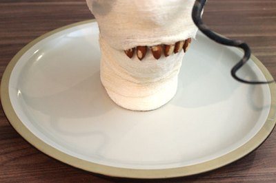 Use glue dots to adhere the mummy to the platter