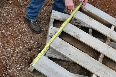 Measure the wood pallets to ensure that the planter will fit in your space.