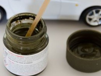 Always stir paint before each use.