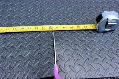 Trim a rubber mat
