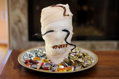 Mummy head on a platter
