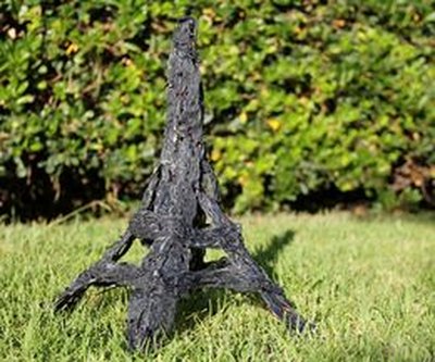 Eiffel Tower made from yarn and wire.