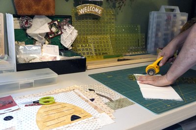 Organized cutting station.