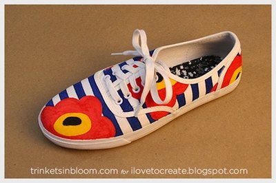 Blue stripes give these shoes a preppy twist.
