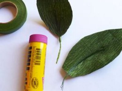 Make the leaves