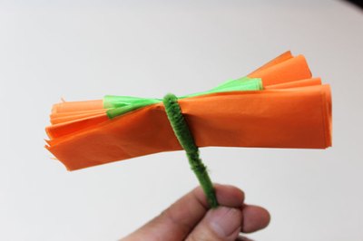 Tie a pipe cleaner around the middle