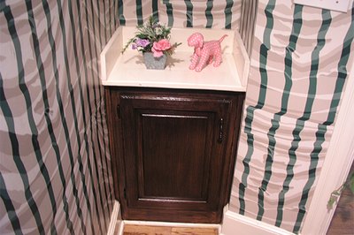Now, what shall we do with that wallpaper!
