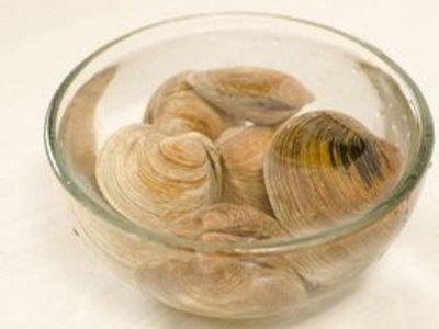 How to Clean Clams