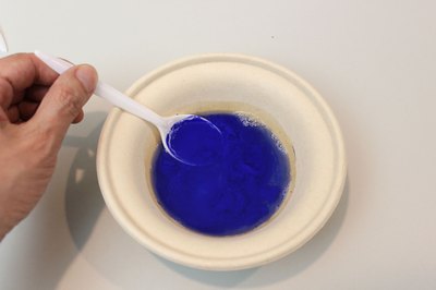 Stir the paint mixture