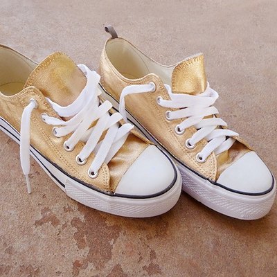Metallic shoes can be accessorized with many different outfits.