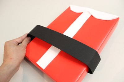 Cut a piece of black cardstock for the belt.