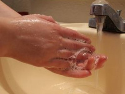 How to Clean an Ear Piercing