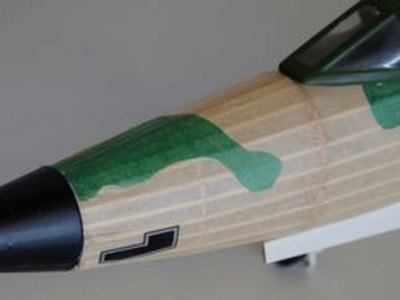 Camoflage patterns are easiest to apply using spray paint.
