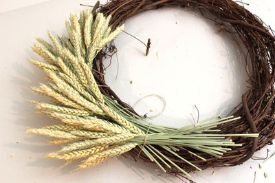 Layer on the remaining rye stalks