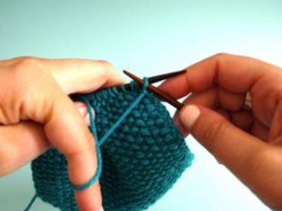 The purl stitch - yarn in front