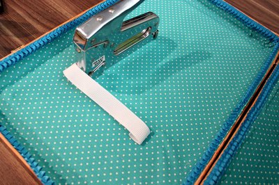Staple elastic to hold the plates