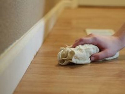 How to Shine a Hardwood Floor