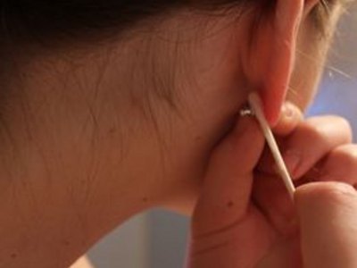 How to Clean an Ear Piercing