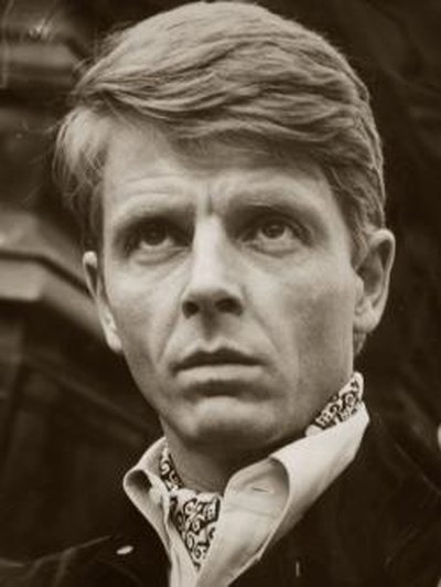 Edward Fox in an ascot tie.
