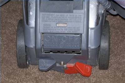 The orange tab engages the drive when the motor starts.