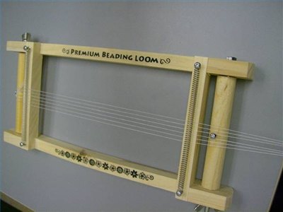 Line up the strings so that they are straight on the loom before tightening.