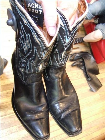 A perfect example of the creases that should form from regular wear