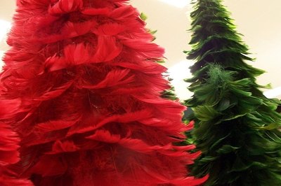 Trees made with feathers / Photo: Angelkicker on Flickr