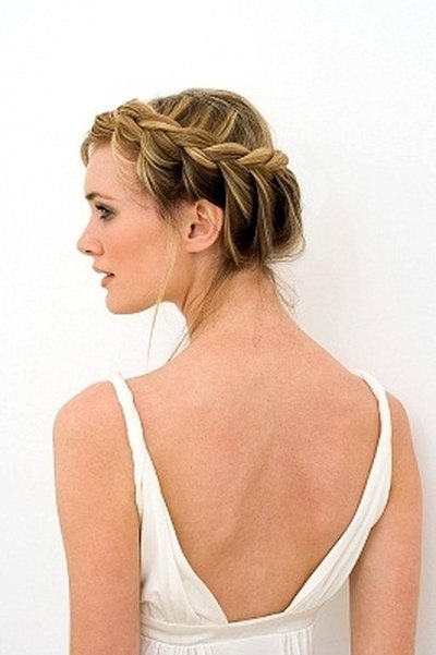 Crown Braid (photo by Inmagine)