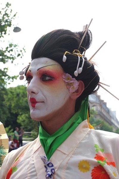 Have everyone dress up for a fun drag party!