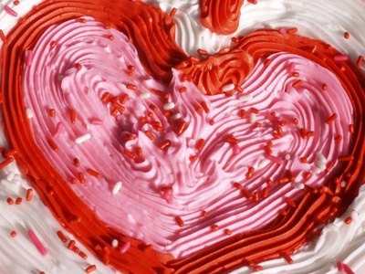 Accent the cake with red frosting.